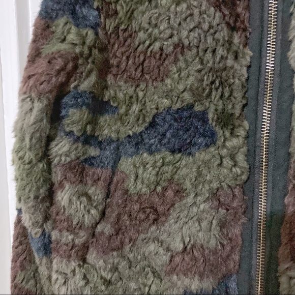 Marrakech Anthropologie Alyssa Faux Fur Green Camo Bomber Jacket Size L NWOT - Picture 5 of 12